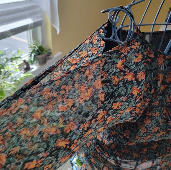 Cold shoulder, sheer, blousy dress with a cinched waste. - Picture 2 of 3